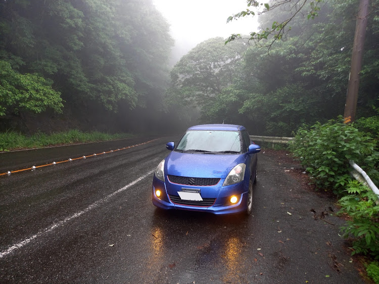スイフトのスイフトスポーツZc33s・Mazda3・朝日峠駐車場・zc72s・仕事おわりにドライブに関するカスタム事例の投稿画像1枚目