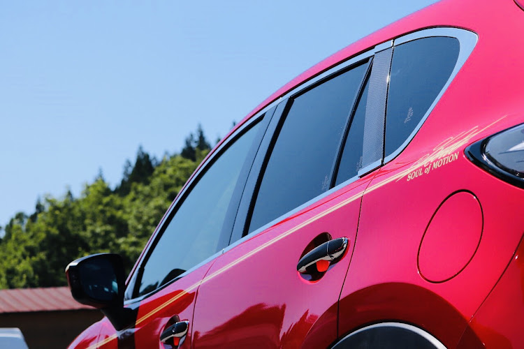 CX-5のアイアンマン号・見た目より費用抑えてます。・赤×黒×金に関するカスタム事例の投稿画像7枚目