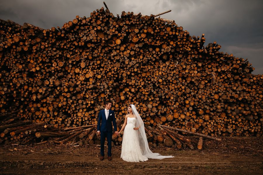 Pulmafotograaf Simion Sebastian (simionsebasti). Foto tehtud 27 märts 2015