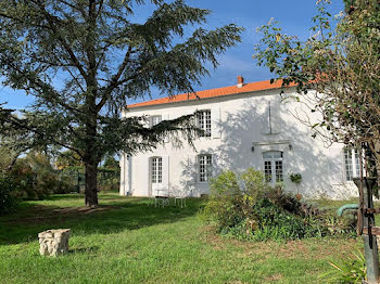 villa à Surgères (17)