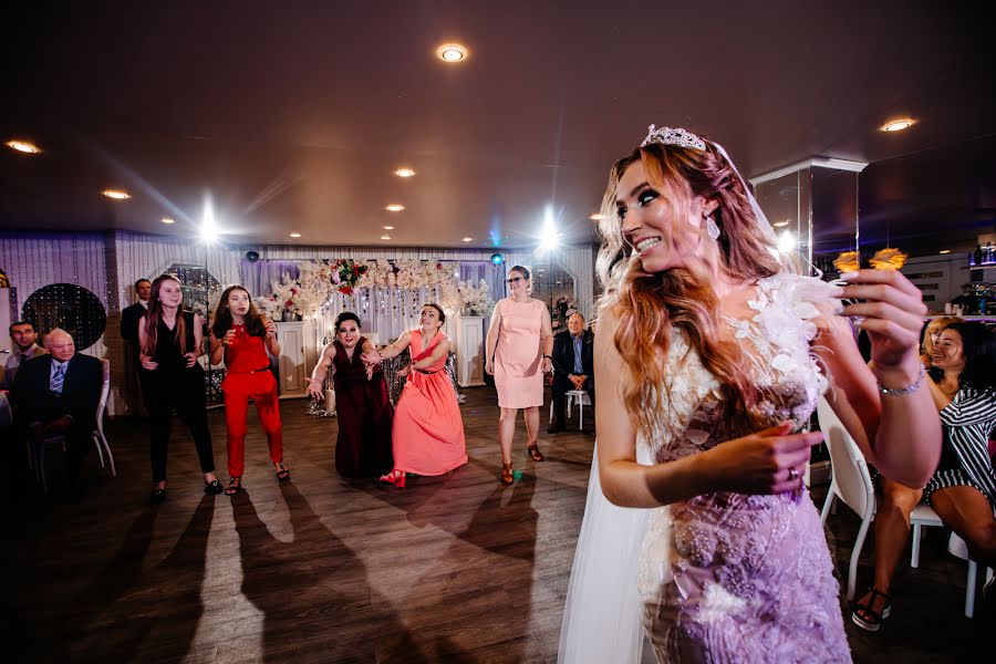 Wedding photographer Olya Bezhkova (bezhkova). Photo of 1 August 2019