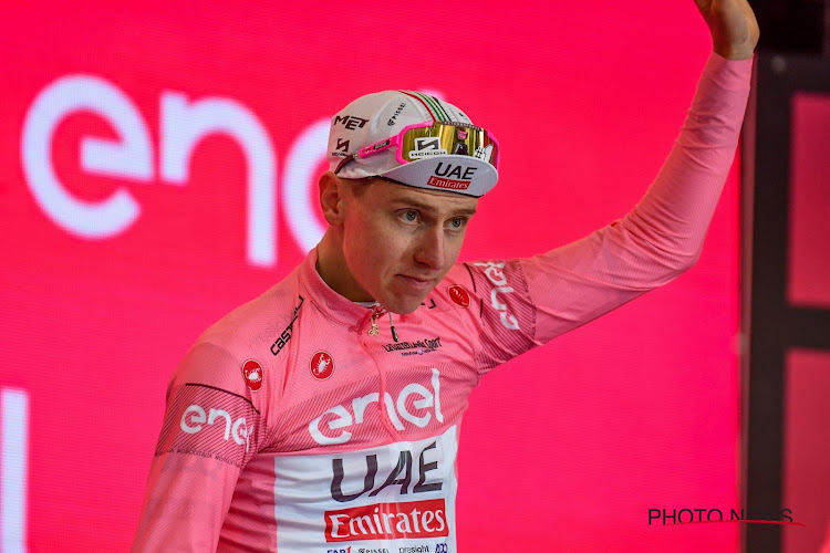 🎥 Tadej Pogacar is weer de grote grapjas voor de start van de vierde etappe in de Giro
