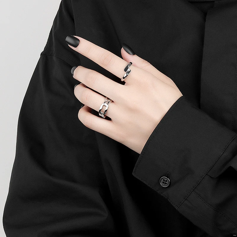 Korejski prsten za žene sa jednostavnim linijama. Minimalistički dizajn za žene. Suptilan i elegantan svakodnevni aksesoar koji upotpunjuje svaki izgled.