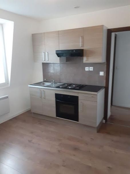 Location  appartement 1 pièce 28 m² à Tergnier (02700), 390 €