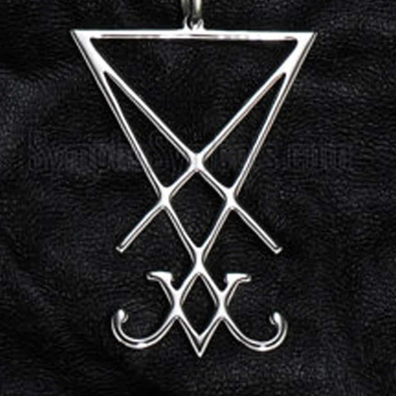 Geometrische mysterieuze damesketting met hanger. Een elegant en vrouwelijk sieraad dat je stijl versterkt.