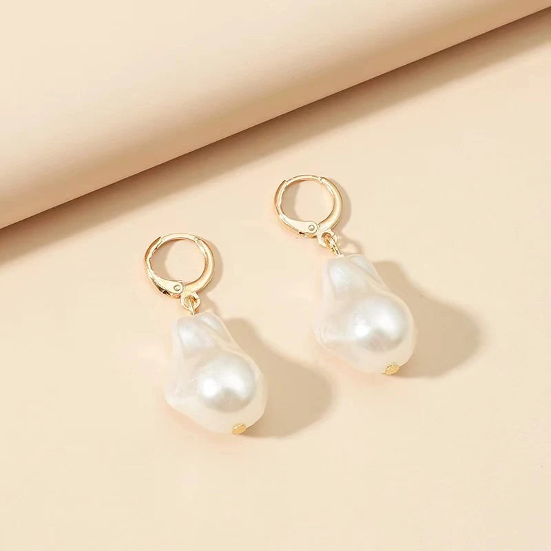 Retro Barok Parel Kwastje Oorbellen. Verbeter je look met deze stijlvolle sieraden. Perfect voor elke gelegenheid, voeg een vleugje vintage toe.