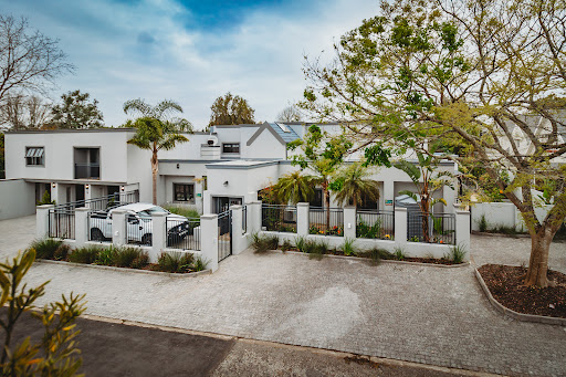 House with garden 3