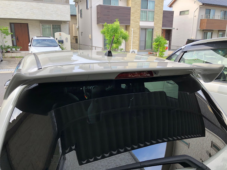ヴィッツのディーラー修理・洗車した！・リアスポイラー交換に関するカスタム事例の投稿画像1枚目