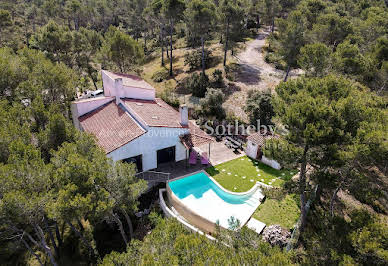 Maison avec piscine et terrasse 1