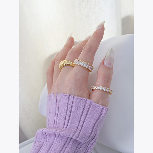 Title 2, Schitterende diamanten en diamanten ringen. Ont...
