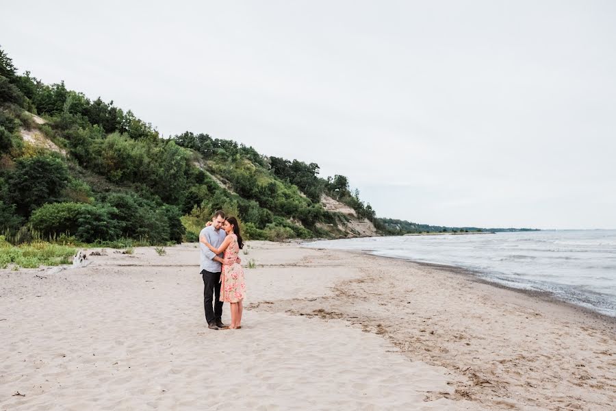 Wedding photographer Tiara Loewen (tiaranicolephoto). Photo of 15 April 2020