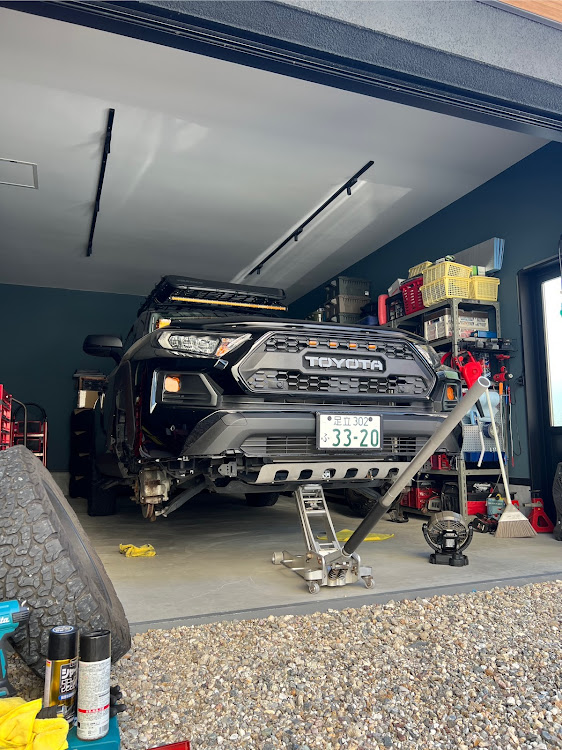 RAV4のRAV4・隠れフェンダー職人に関するカスタム事例の投稿画像1枚目