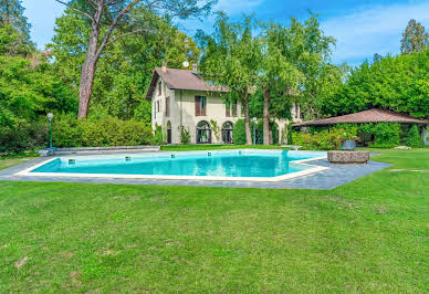 Villa with pool 2