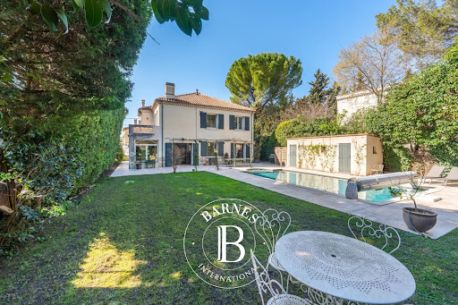 House with pool and garden 1