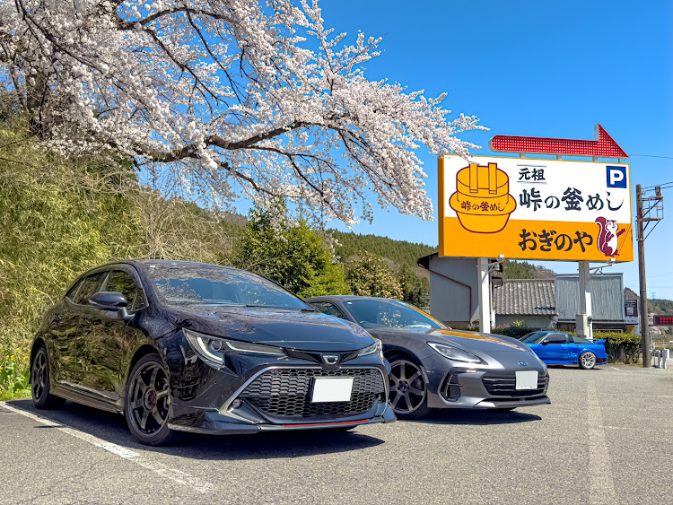カローラスポーツのTE37 SAGA S-Plus・TRDフルエアロ・桜と愛車・桜コラボ・サクラと愛車に関するカスタム事例の投稿画像4枚目