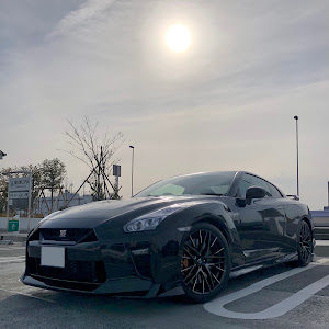 NISSAN GT-R