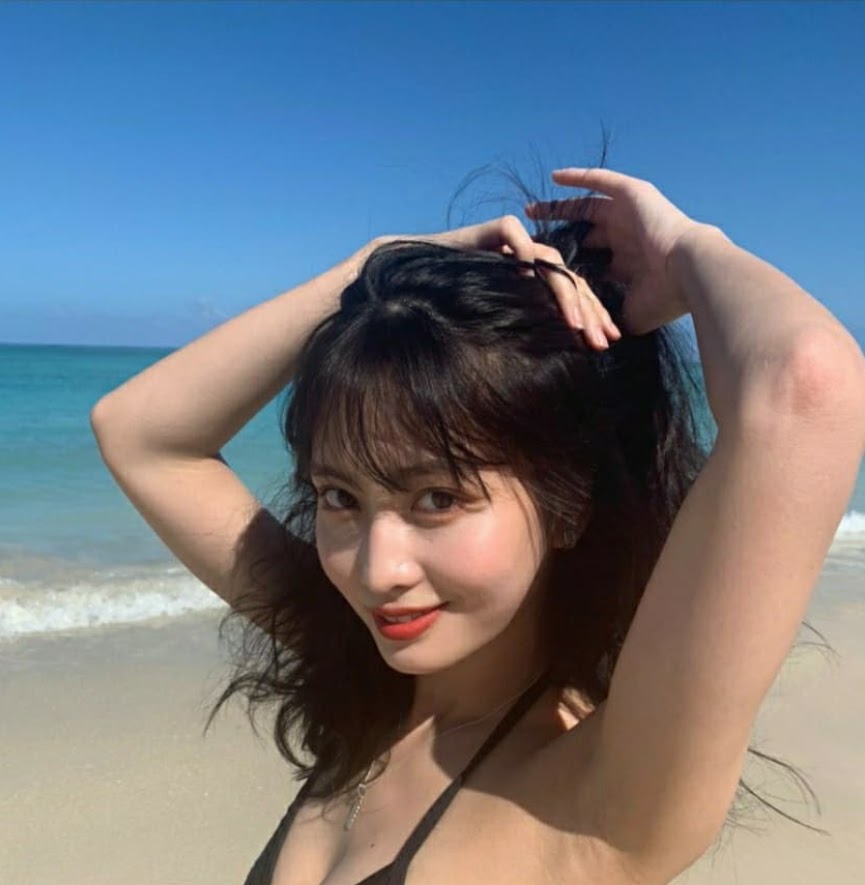 Twice Momo S Beach Pictures Will Make Your Jaw Drop Kpophit Kpop Hit
