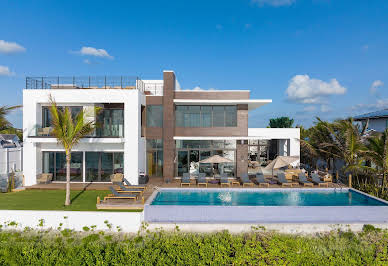 House with pool and terrace 4