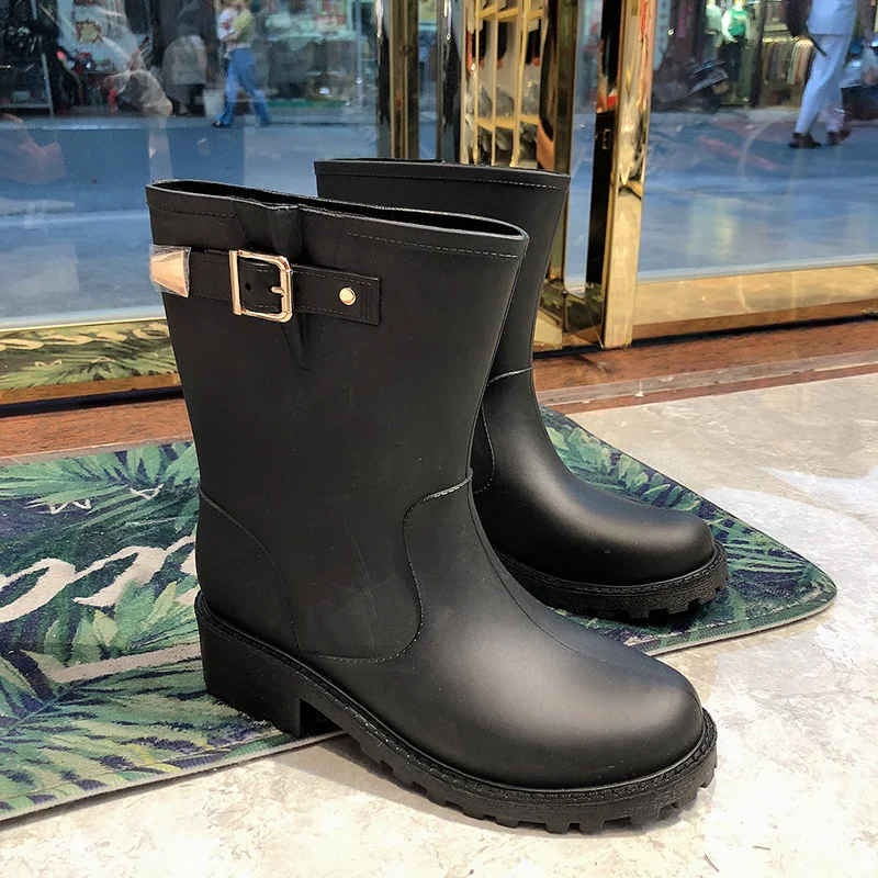 Mode rubberen regenlaarzen voor dames, antislip en waterdicht. Stijlvolle laarzen die je voeten beschermen en comfortabel houden tijdens regen.