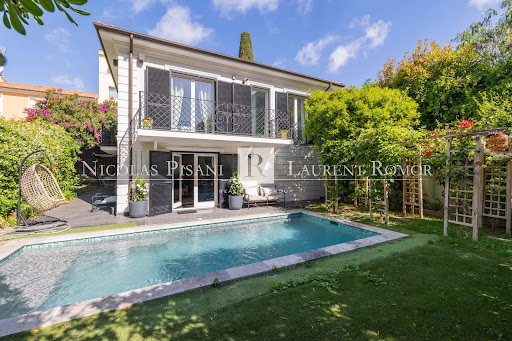 Villa with pool 1