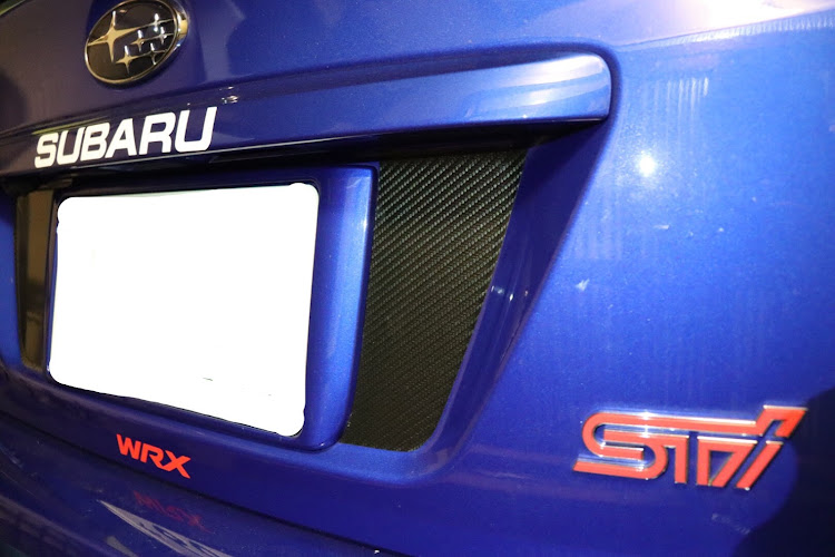 WRX STIのカーボンシート貼り・リアのプチ進化に関するカスタム事例の投稿画像5枚目