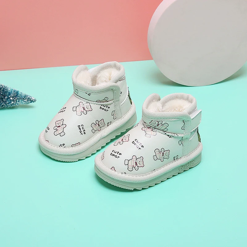 Bottines de neige douces en coton pour bébés filles, chaussures enfants à semelle souple, confort et chaleur pour les petits pieds.