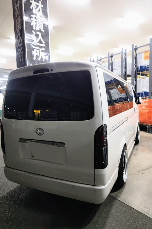 ハイエースバンの神様みたいなお方感謝・インテリアパネル　責任重大・連投失礼します(❁ᴗ͈ˬᴗ͈))に関するカスタム事例の投稿画像2枚目