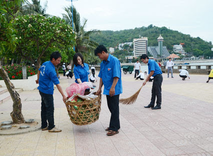 Dọn dẹp vệ sinh môi trường khu Bãi Trước Vũng Tàu