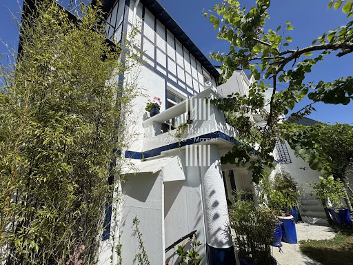 House with garden and terrace 1