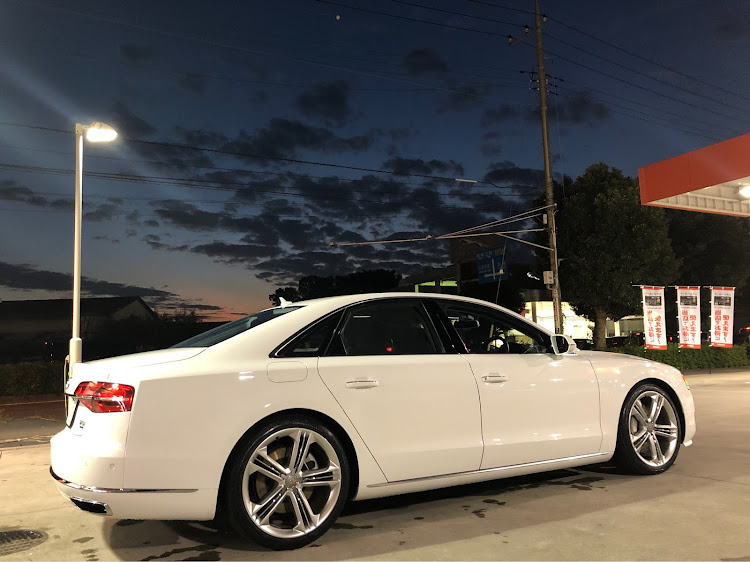 A8の洗車・手洗い洗車・ガソリンスタンド・A8・アウディに関するカスタム事例の投稿画像1枚目