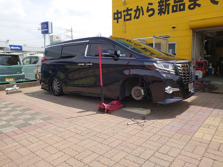 アルファードのタイヤ交換・30扁平・ビックフット磐田店に関するカスタム事例の投稿画像3枚目