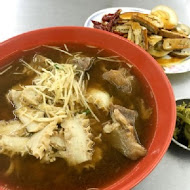 東呷牛肉麵(中和中山店)