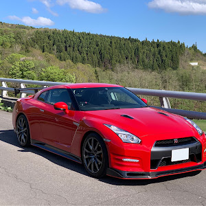 NISSAN GT-R