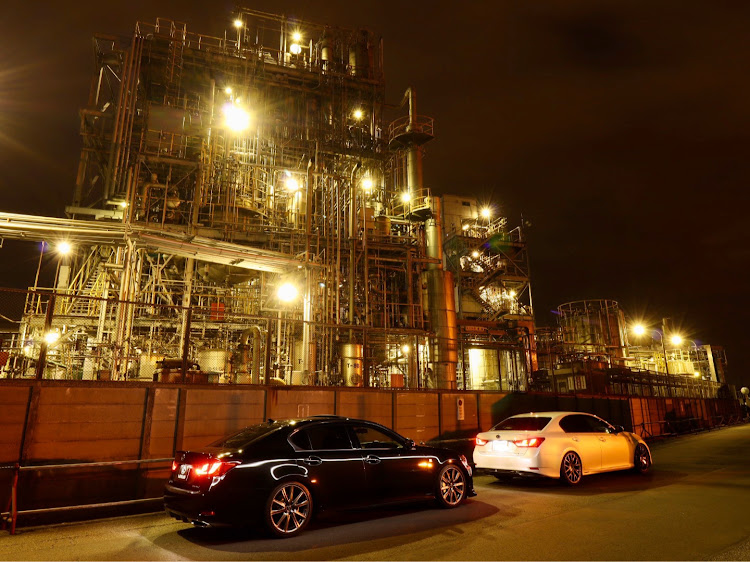 GSのGS350・川崎工場夜景・一眼レフ・プチ撮影会・黒光りに関するカスタム事例の投稿画像6枚目