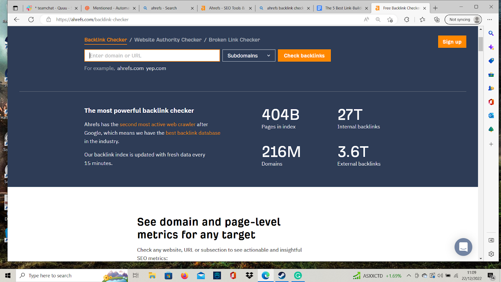 An infographic displaying the reasons backlink checker is the best. Reasons range from having 27 trillion internal and 3.6 trillion external backlinks to being the second most active web crawler. 