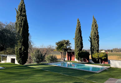 Maison avec piscine et terrasse 1