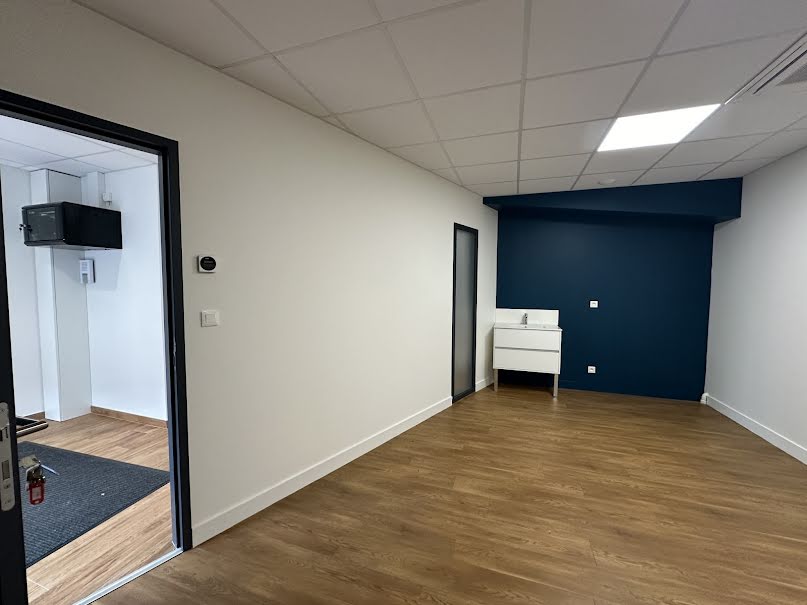 Location  locaux professionnels  20 m² à Saint-Pryvé-Saint-Mesmin (45750), 740 €