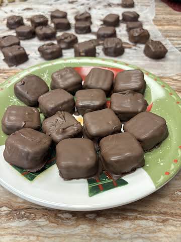 Chocolate cashew butter pretzel bites