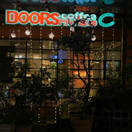 DOORS Coffee 門片咖啡