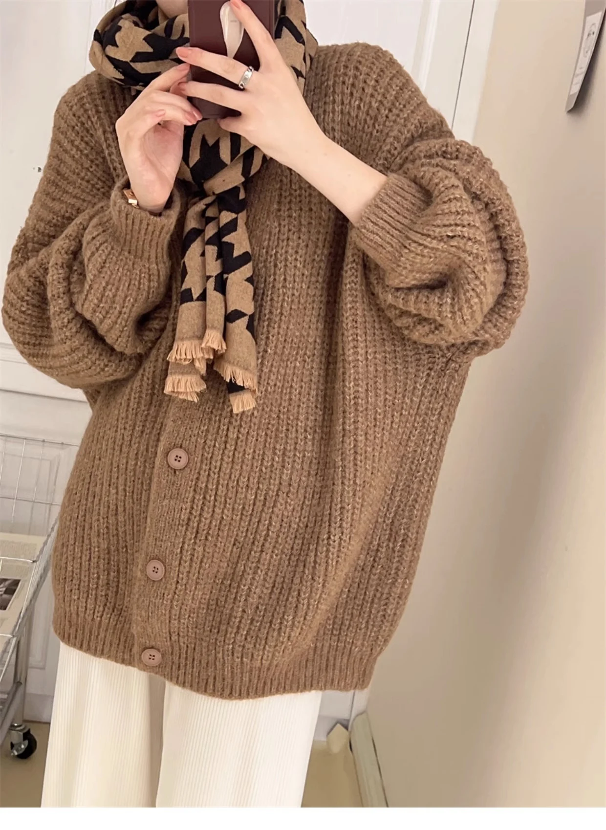 Vrećasti kaput od džempera sa debelim iglama