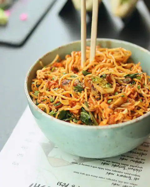 Chilli Garlic Mushroom Noodles