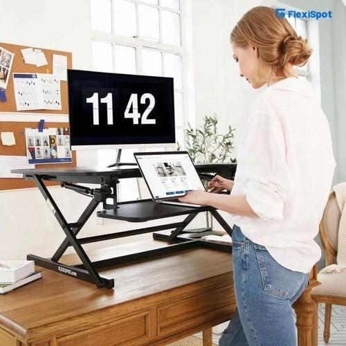 Une image contenant texte, personne, intérieur, table

Description générée automatiquement