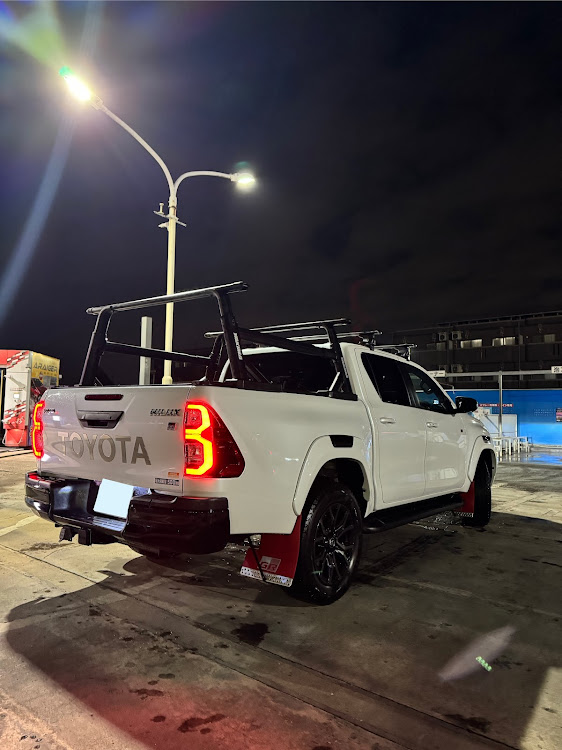 ハイラックスのハイラックスGR-S・YAKIMA・RETRAX・オーバーハウル・2月もよろしくお願いしますに関するカスタム事例の投稿画像3枚目