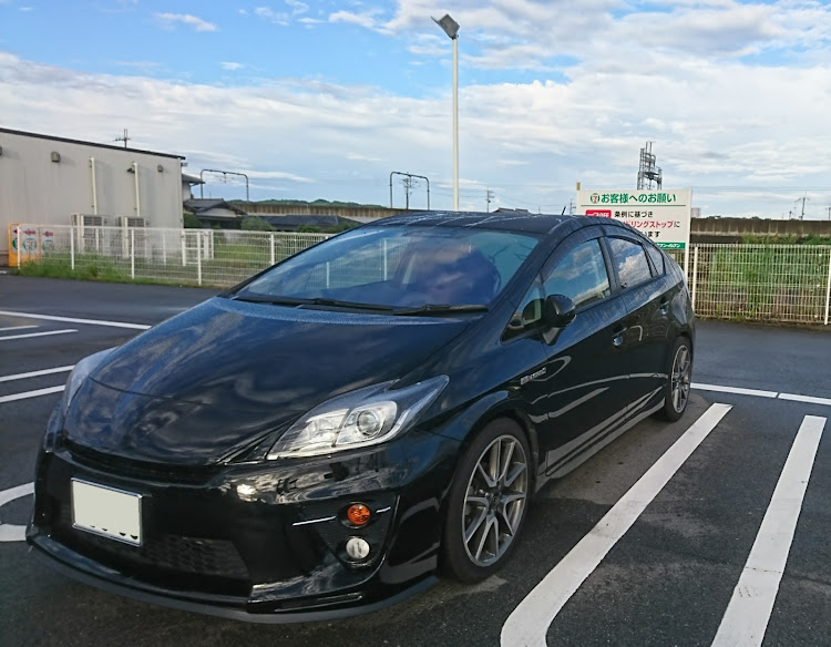 プリウスの車高おとさなあかんな・これからもヨロシクねに関するカスタム事例の投稿画像2枚目