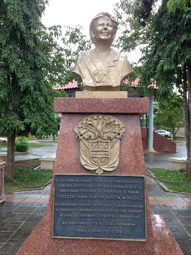 Busto Mireya Moscoso