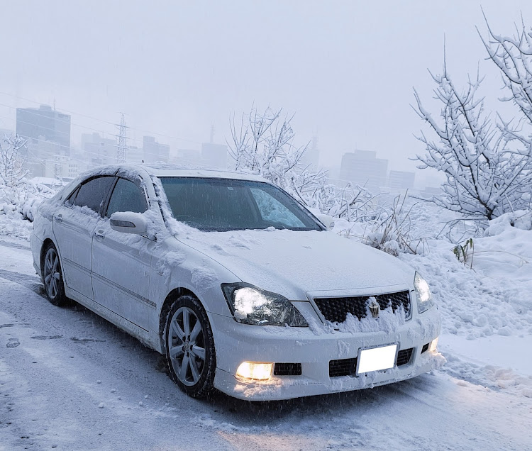 クラウンアスリートの雪が積もったに関するカスタム事例の投稿画像1枚目