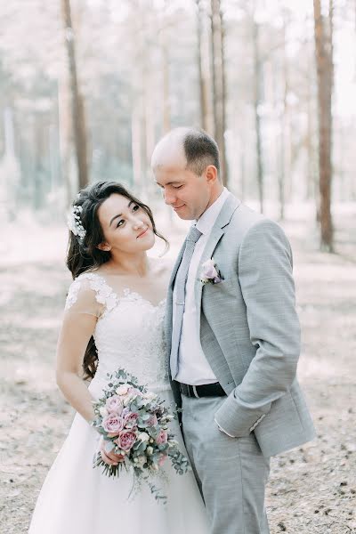 Fotógrafo de casamento Anastasiya Belousova (belousovaa). Foto de 12 de outubro 2018