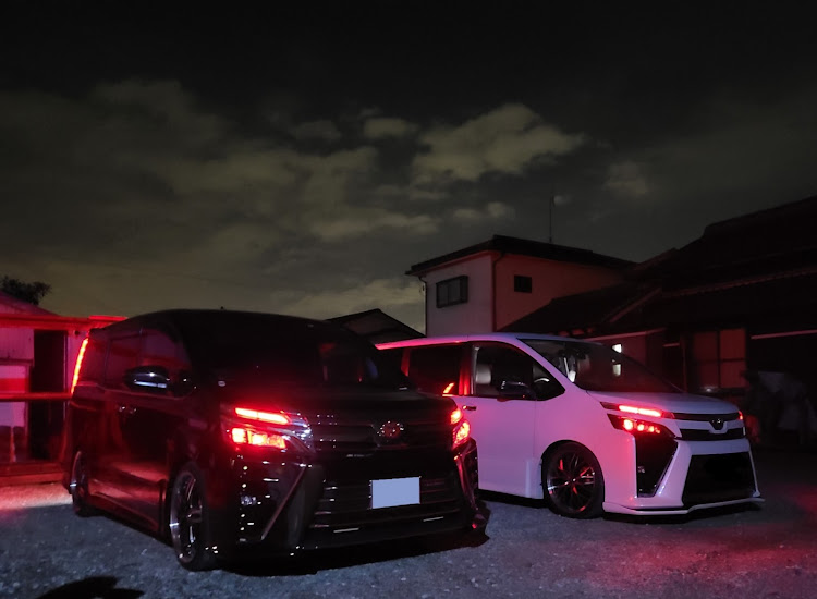 ヴォクシーのSAM'S GARAGE・RGB・赤目モノアイに関するカスタム事例の投稿画像8枚目