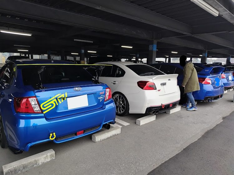 WRX S4のリアスポイラー有り派？無し派？に関するカスタム事例の投稿画像6枚目