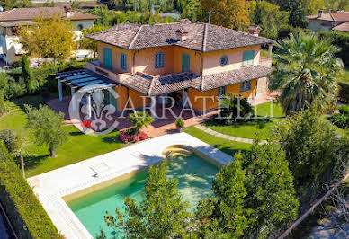 Villa avec piscine et jardin 1